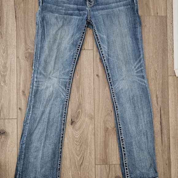 Miss Me Jeans with Seam Rip Under Belt Loop - Picture 6 of 10